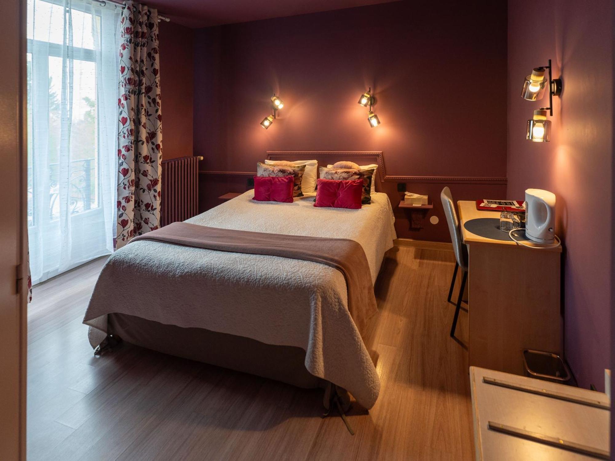 Bourgoin-Jallieu Hotel Des Dauphins מראה חיצוני תמונה